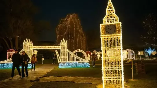 Prag’ın Vltava Nehri’nde Işık ve Mimari Buluşması
