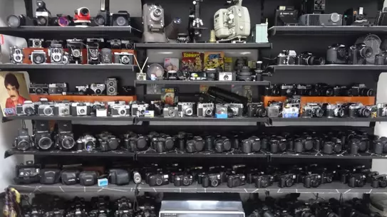 Tek Koluyla 41 Yıldır Fotoğraf Makinesi Tamiri: Düzce'nin Yaşayan Sanatçısı Mehmet Akgün