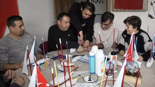 Katılımcıların ürettiği model gemi ve kotra örnekleri