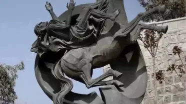 Aziz Paul heykelinin detaylı fotoğrafı