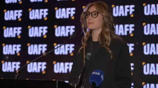 Festival sahnesi ve izleyiciler