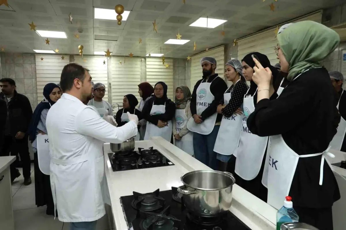Kayseri Büyükşehir Belediyesi'nden Yabancı Öğrencilere Lezzetli Bir Yolculuk: Kayseri Yemekleri ve Yağlama Kursu