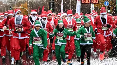 Madrid’de Yılbaşı Coşkusu: Noel Baba Kostümüyle Koşan Binlerce Katılımcı