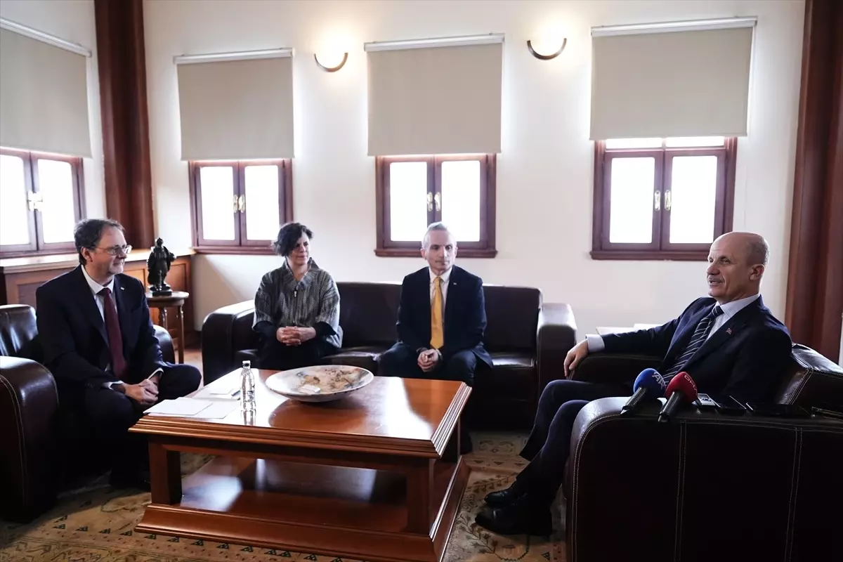 YÖK Başkanı Özvar, Mimar Sinan Güzel Sanatlar Üniversitesi'ni Ziyaret Etti