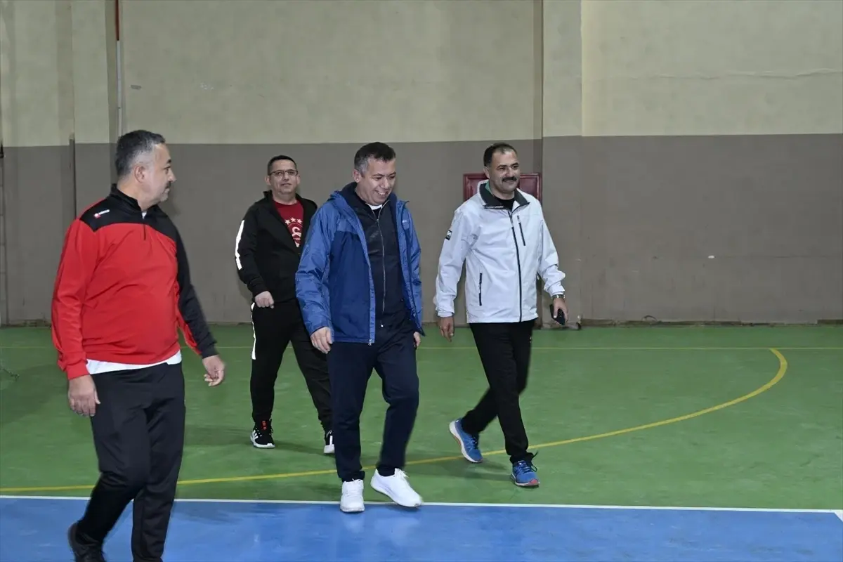 Demirci'de Kaymakamlık Kupası Voleybol Turnuvası Heyecanı Başladı