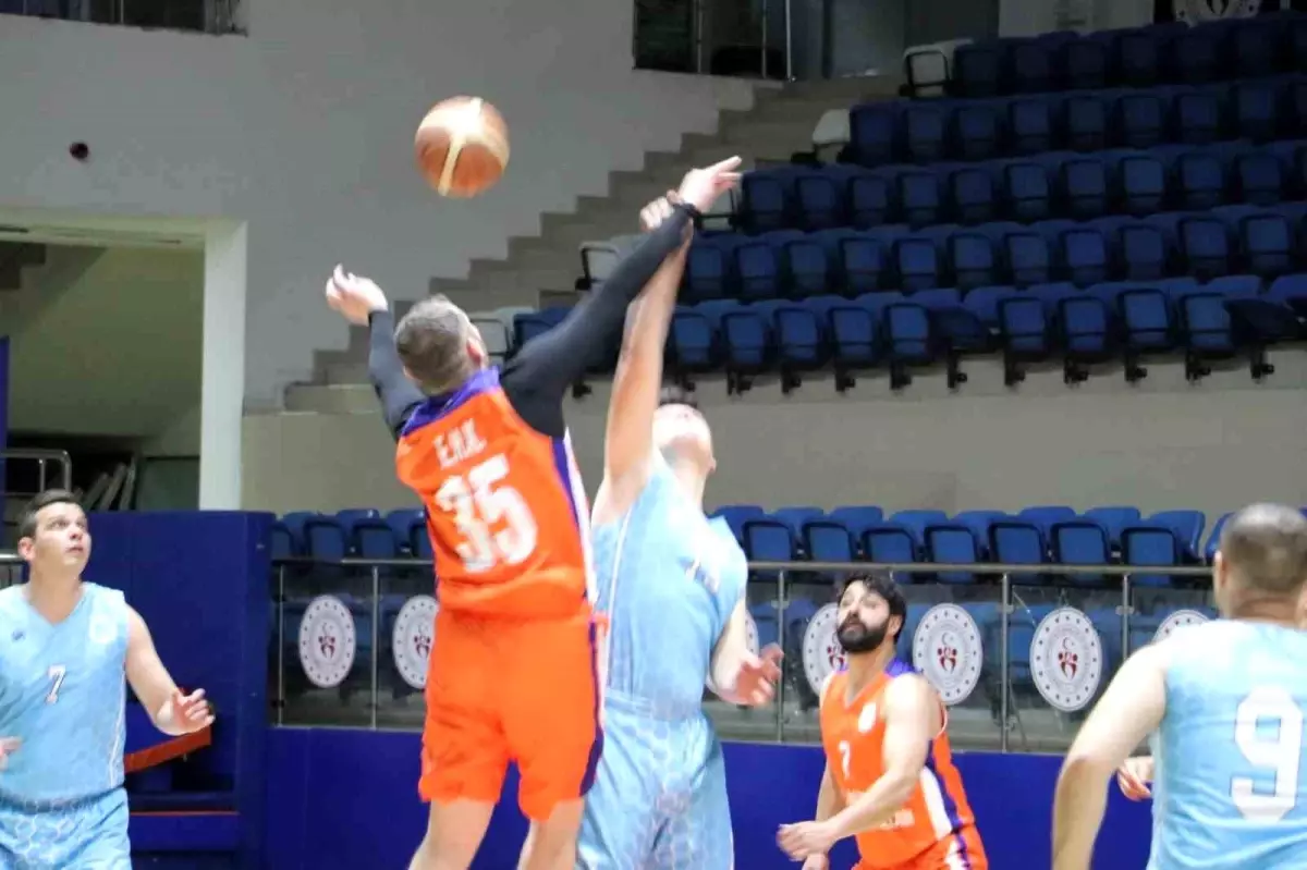 Hakkari'de 7 Kurumun Kıyasıya Mücadelesi: Basketbol Turnuvası Heyecanı Başladı