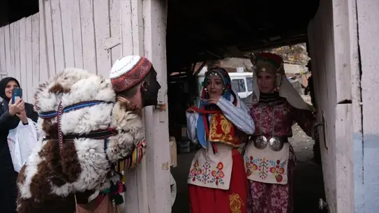 Deve oyunu ve halk dansları gösterisi