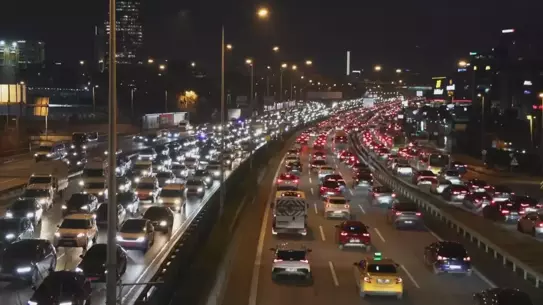 D‑100 Karayolu Kozyatağı'nda yoğun trafik