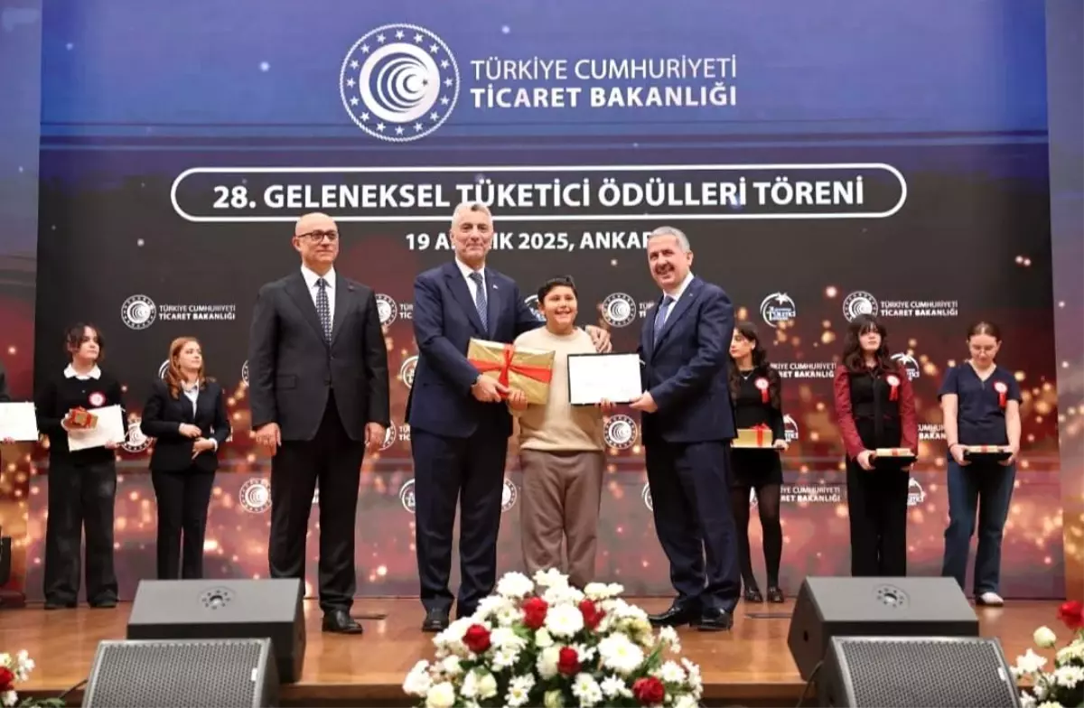 Bolu'nun 11 Yaşındaki Sanat Dehası Uygar Çetin, Tüketici Hakları Yarışmasında Türkiye Şampiyonu!