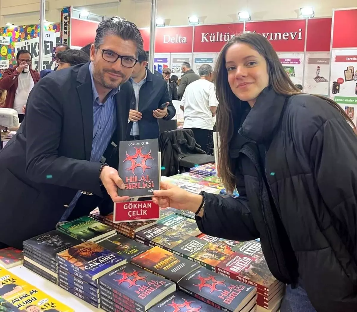 Gökhan Çelik'in “Hilal Birliği” Romanı, Tarihi Sırları ve Politik Gerilimleriyle Kitap Raflarını Sallıyor