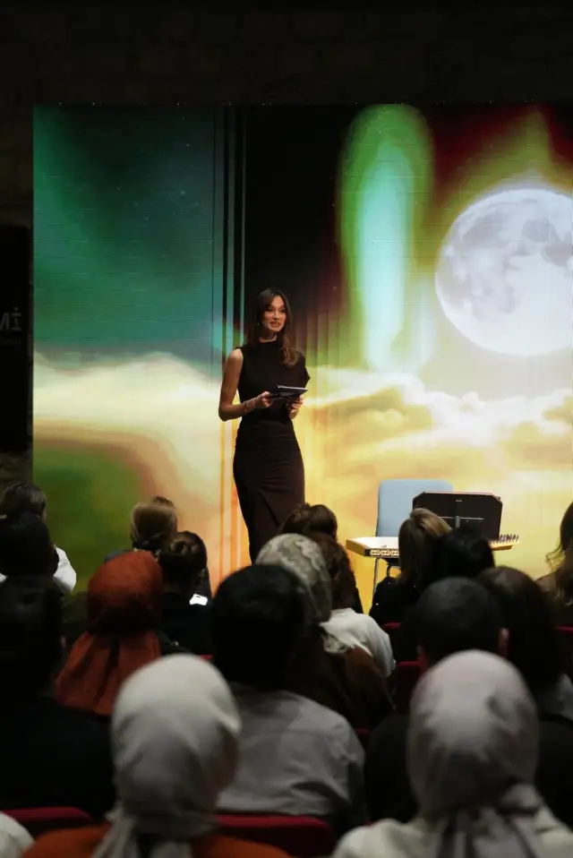 Ayşe Ebru Şahinbaş kemençede