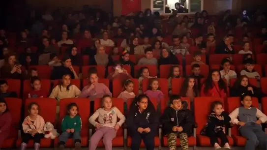 Sincan’da Hafta Sonu Ücretsiz Tiyatro Şöleni: Çocuklar ve Yetişkinler Sahneye Davet Edildi
