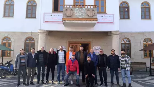 Kahvaltı sırasında bir araya gelen Karahisar Masterler Derneği üyeleri