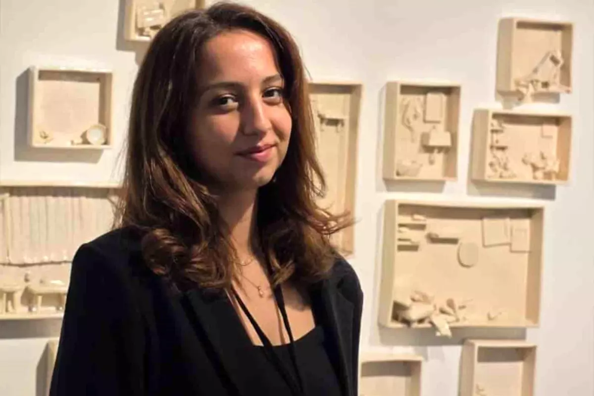 İrem Büyükböcek, BASE 2025'te 'Sürekli Yarın' Serisiyle Sanat Dünyasını Sarsıyor