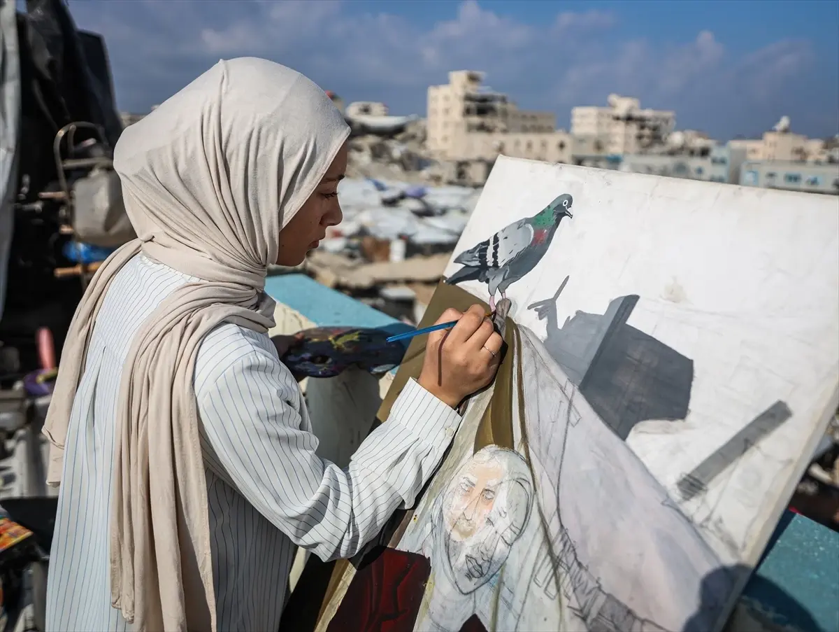 Gazze'nin 15 Yaşındaki Ressamı Sara: Mutluluk Tuvali Yerine Yıkım ve Kan Çiziyor