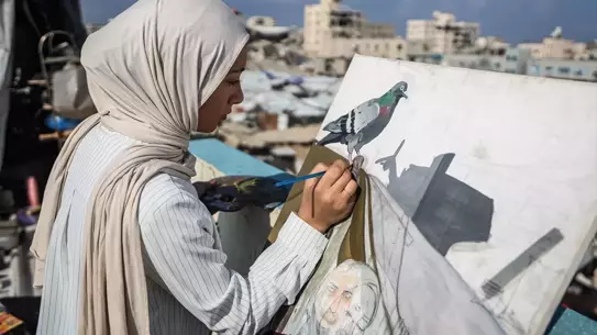 Gazze'nin 15 Yaşındaki Ressamı Sara: Mutluluk Tuvali Yerine Yıkım ve Kan Çiziyor