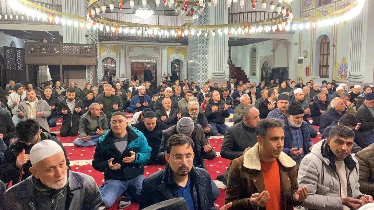 Bolu’da Regaip Kandili Coşkusu: Yıldırım Bayezid Camii Dolu Dolu