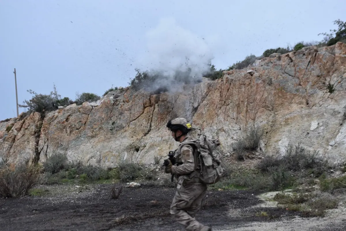 Foça’da Jandarma Komando Birliklerinden İlk Savaşçı Yarışması Coşkusu