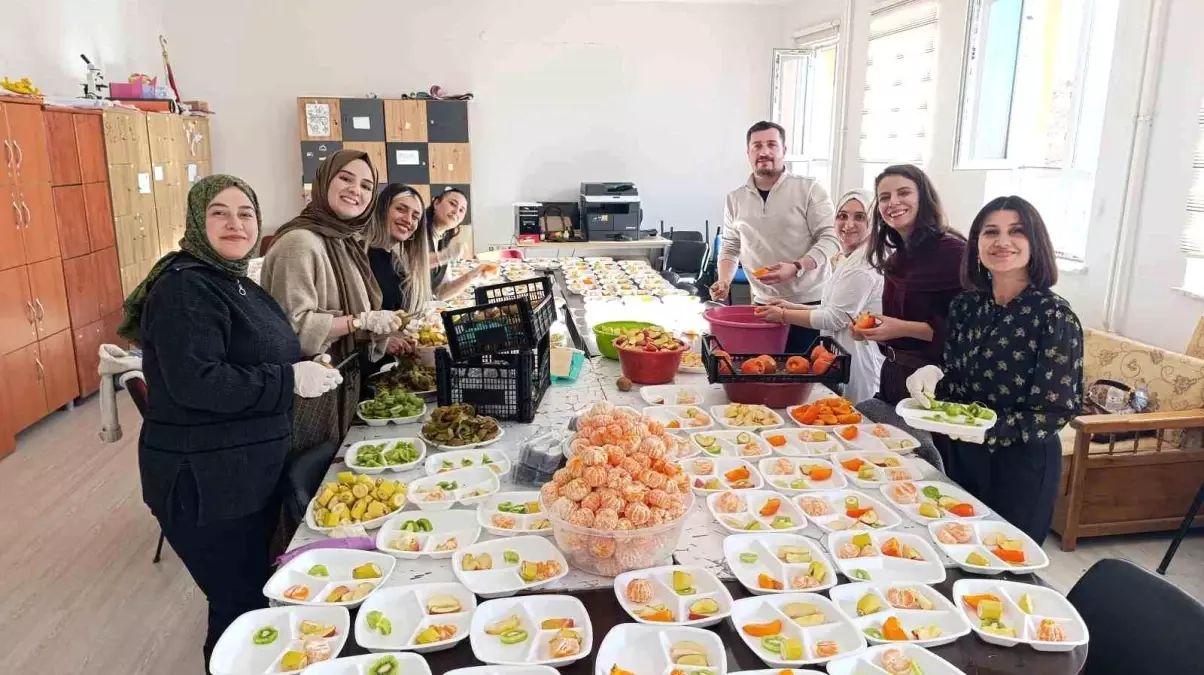 Van’da Muradiye Lisesi’nden Renkli Meyve Şenliği: Yerli Malı Haftası’na Özel Bir Birlik Kutlaması