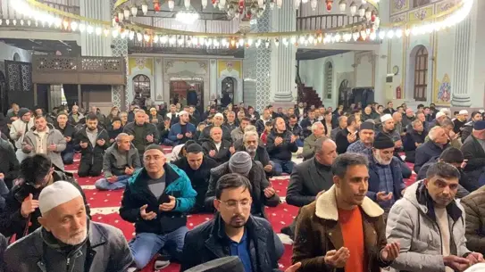 Bolu’da Regaip Kandili Coşkusu: Yıldırım Bayezid Camii Dolu Dolu