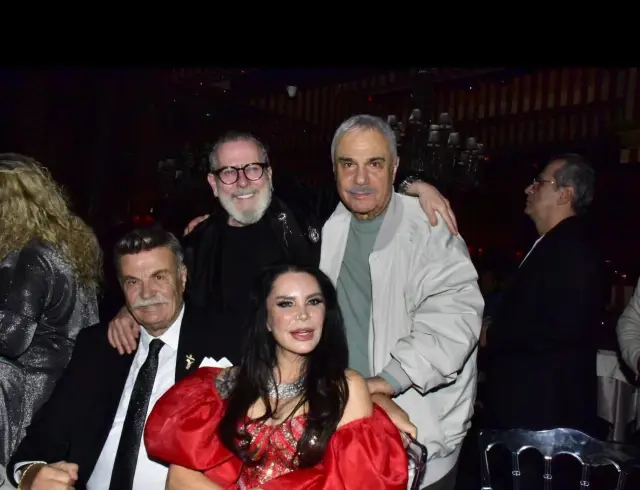 Finalistlerin podyuma çıkışı