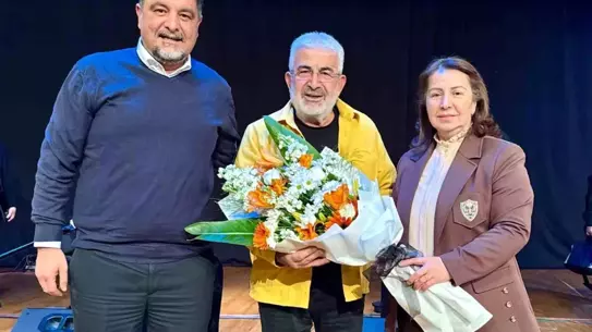 Gaziantep’te 104. Kurtuluş Yıl Dönümünde Esat Kabaklı’nın Kahramanlık Türküleri Coşkusu