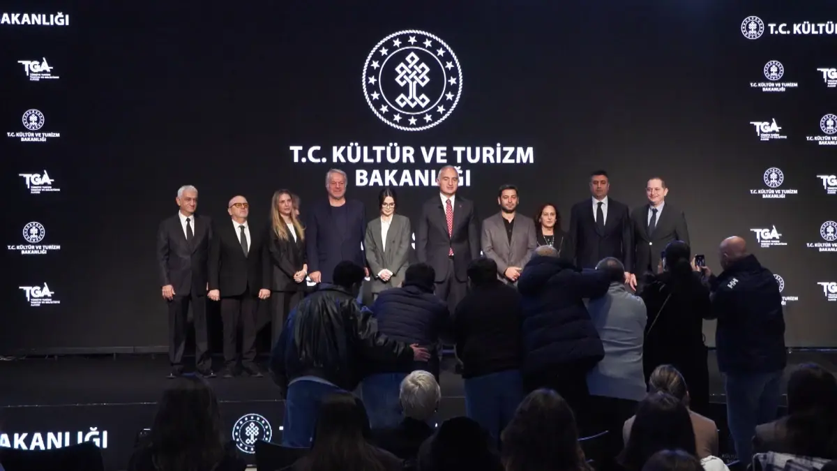 Bakan Ersoy'dan Mini Dizi Stratejisiyle Türkiye'yi Dünya Sahnesine Taşıma Planı