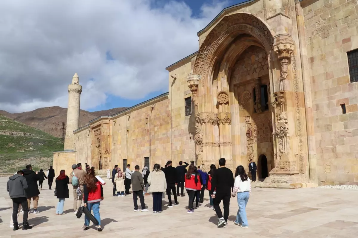 Kültür Bakanı Ersoy'dan 377 Vakıf Eserine Büyük Restorasyon Hamlesi