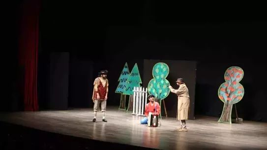 Aydın Belediye Başkanı Özlem Çerçioğlu, Çocukları 'Müzisyenler Çetesi' Tiyatrosu ile Buluştu