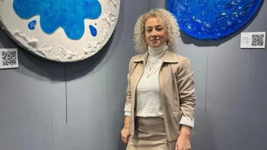 İffet Saraçoğulları’nın “Zamanın Ötesinde” Sergisi, Göktürk’te Zamanı Yeniden Tanımlıyor