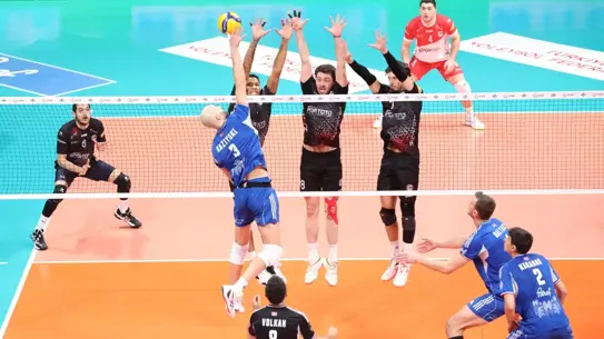 Efeler Ligi'nde İlk Devre Tamamlandı: 2025-2026 Sezonunun Heyecanlı Maçları