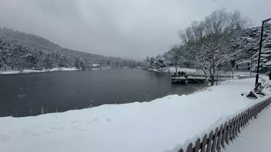 Bolu’nun Gölcük Tabiat Parkı Karla Bembeyaz Oldu: Kış Tutkunları İçin Eşsiz Manzara