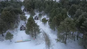Manisa’nın Demirci İlçesinde Bembeyaz Kış Görüntüsü: Kar Yağışı ve Hazırlıklar