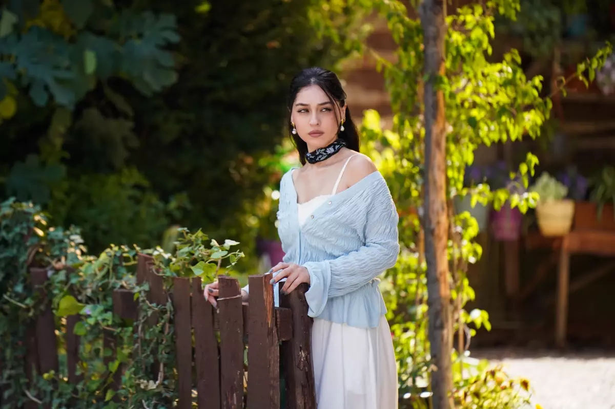 Cemre Baysel, Zeynep’in Kendine Özgü Özelliklerini ve Set Arkadaşlığını Anlatıyor