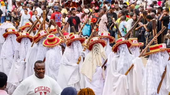 Lagos'un Renkli Eyo Festivali: Geleneksel Maskeler ve Sokak Şöleni