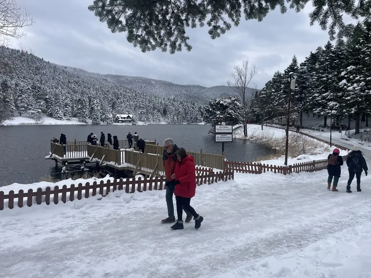 Gölcük Tabiat Parkı Kışın Büyüsü: Karla Kaplı Göl Kenarında Keyifli Bir Gün