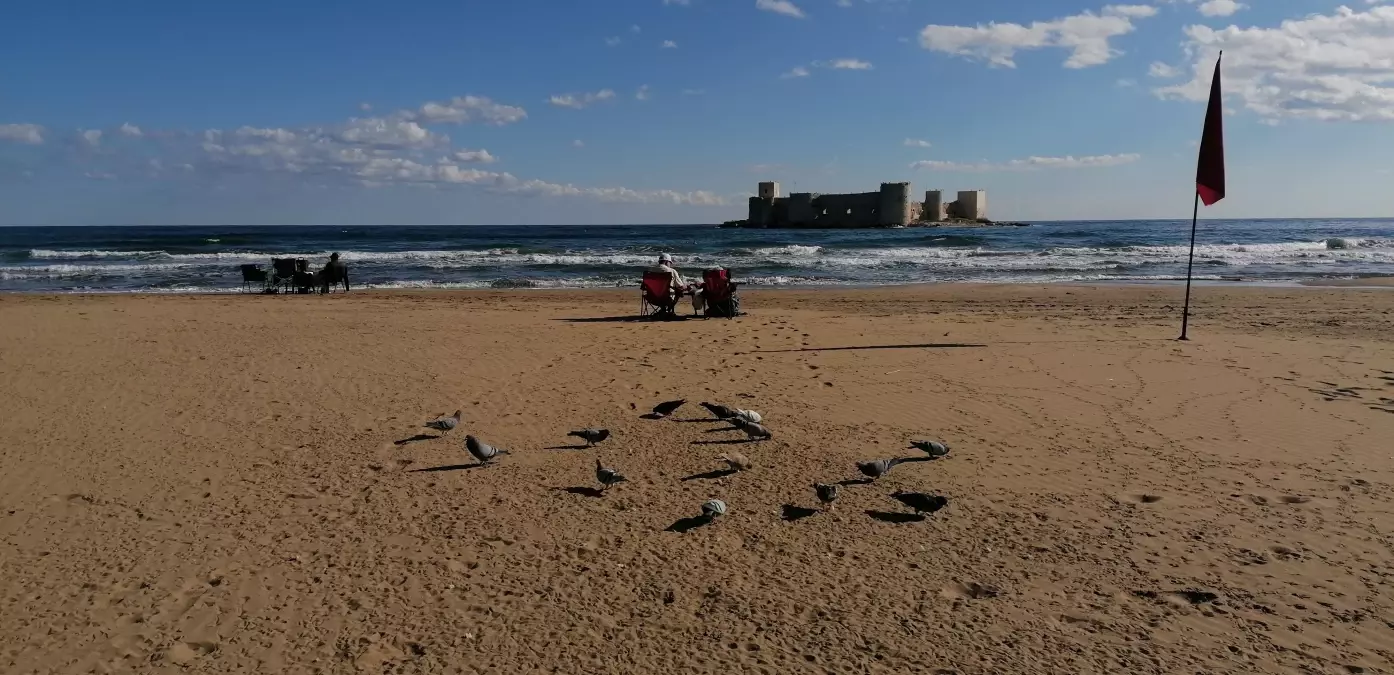 Kızkalesi'nde Aralık Ayının Sıcak Dokunuşu: Denizin ve Güneşin Keyfi