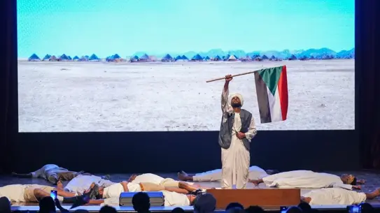 Sudanlı öğrencilerin sahnelediği tiyatro gösterisi