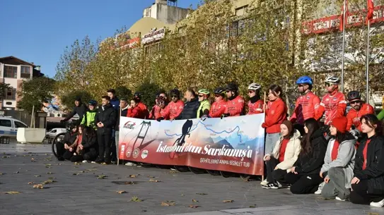 Bisiklet turu katılımcıları yolda