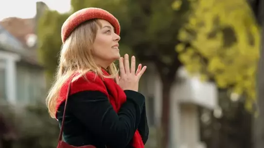 Bahar Dizisi Bu Akşam Son Bölümde Veda Ediyor: Setten Duygusal Veda Pastası ve Dans Şovları