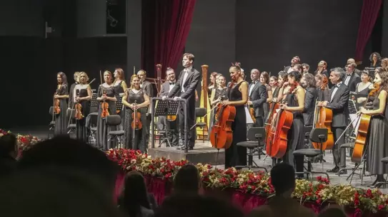 Konser Sahnede Görüntüsü