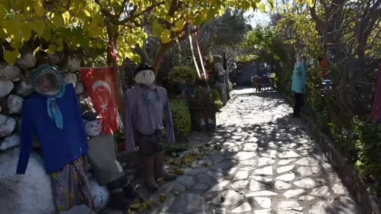 Oyuk Festivali’nde sergilenen renkli bostan korkulukları