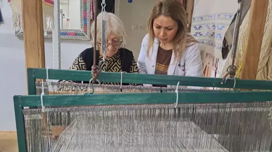 Sakarya’da 3 Bin Yıllık Yağcı Bedir Halısı Yaşam Buluyor: Yeni Nesil Dokuma Kursu Başladı