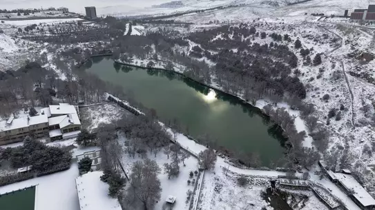 Drone ile çekilmiş karla kaplı Turgut Özal Tabiat Parkı