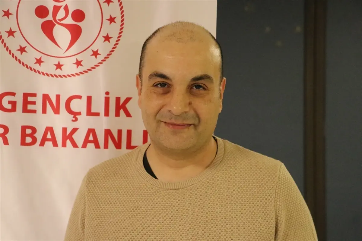 Otizmli Genç Uğur Bahadır, Tiyatro Sahnesinde Büyük Adım Atıyor