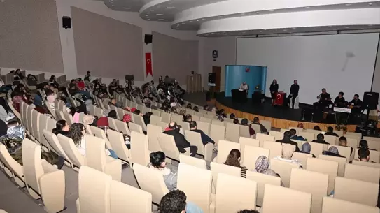 Seydişehir'de 'Bizim Akif' Müzikaliyle Mehmet Akif Ersoy'un Yaşamına Yolculuk