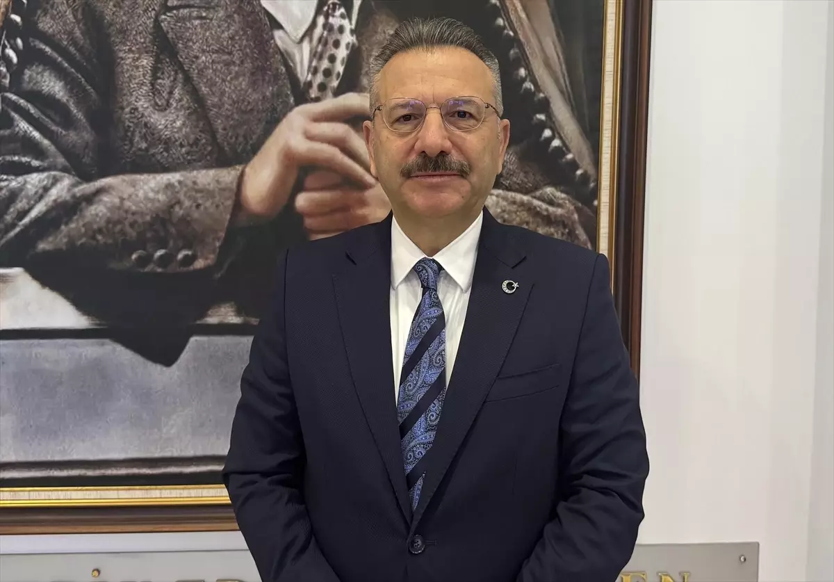 Eskişehir Valisi Hüseyin Aksoy'dan 2026'ya Sağlık ve Güven Dolu Yeni Yıl Mesajı
