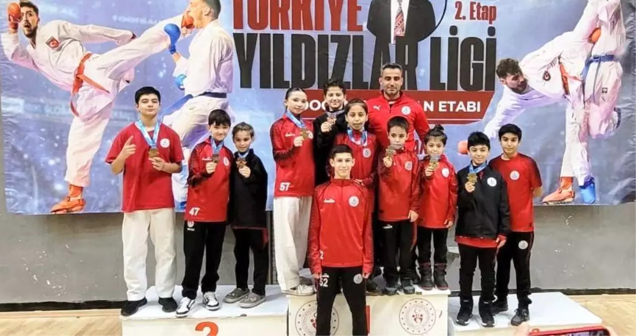 Körfezli Genç Karateciler Sakarya’da 13 Madalyayla Parladı