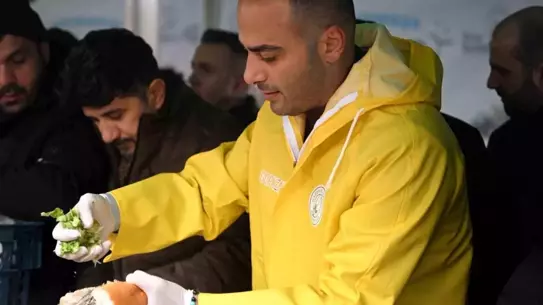 Gaziosmanpaşa Hamsi Festivali'nde Eray Karadeniz'in Gitar Sürprizi ve Resul Dindar ile Unutulmaz Düet