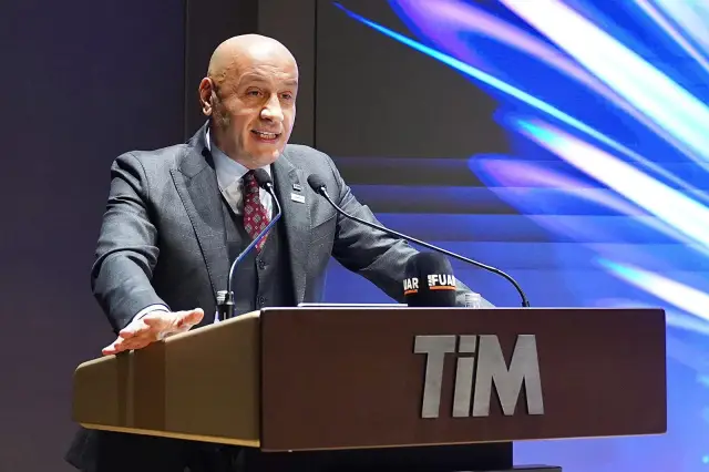 Zirve sahnesinde konuşma